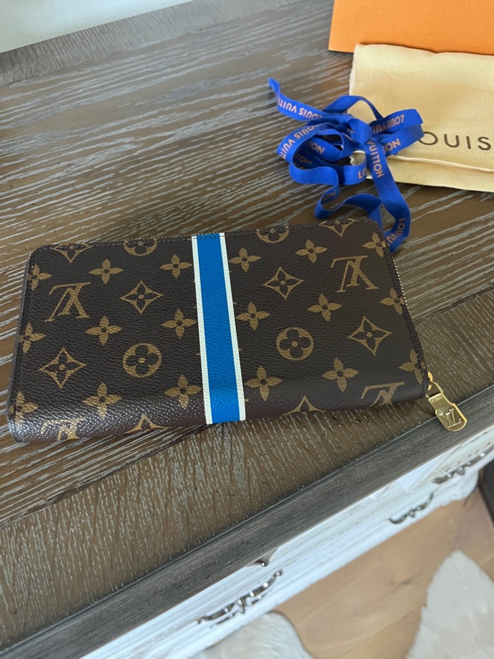 Louis Vuitton Zippy Monogram Organizer Wallet - Picture 8 of 12